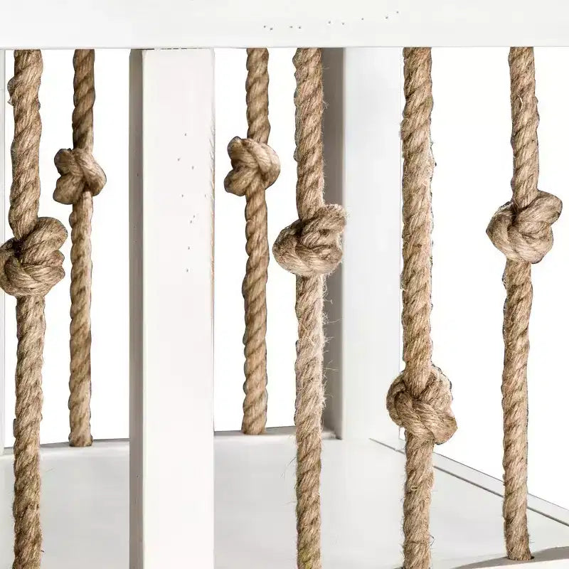Küstenweißer Holztisch mit Knoten-Seilpaneelen, Bretter-Oberseite & unterem Regal  