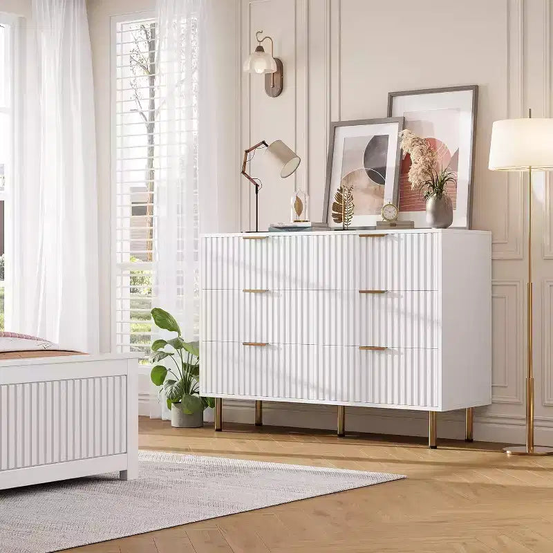 Moderner Sideboard mit 6 geriffelten Schubladen und Metallbeinen – Holzkommode und Beistelltisch für Schlafzimmer und Wohnzimmer  